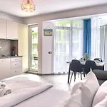 Golden Sunrise N Pools Apartment Navodari