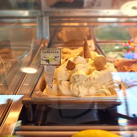 Golden Sunrise N Pools Apartmán