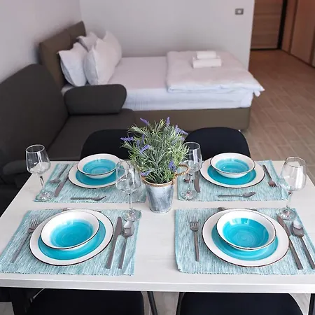 Golden Sunrise N Pools Năvodari