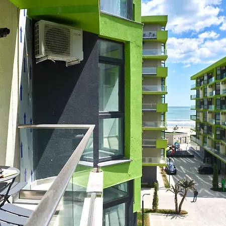 Golden Sunrise N Pools Apartmán