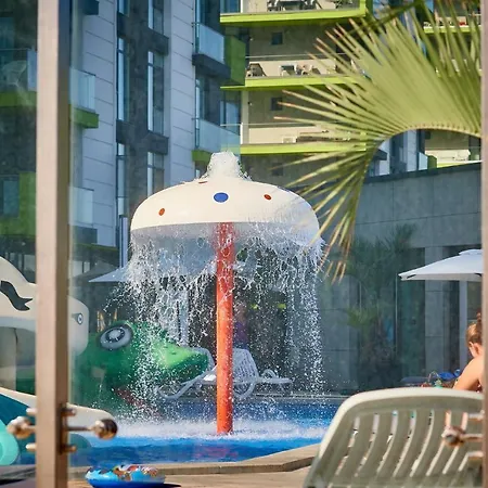 Golden Sunrise N Pools شقة