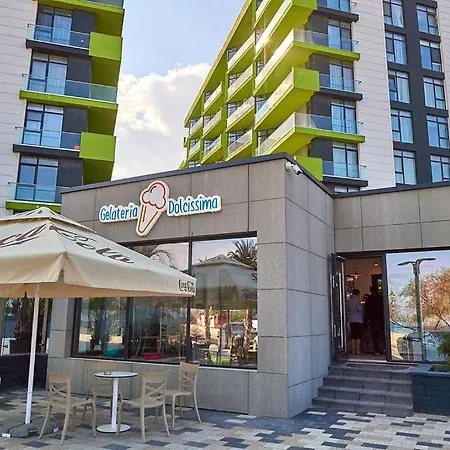 Golden Sunrise N Pools Apartmán *