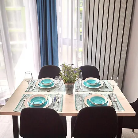 Golden Sunrise N Pools Apartmán *