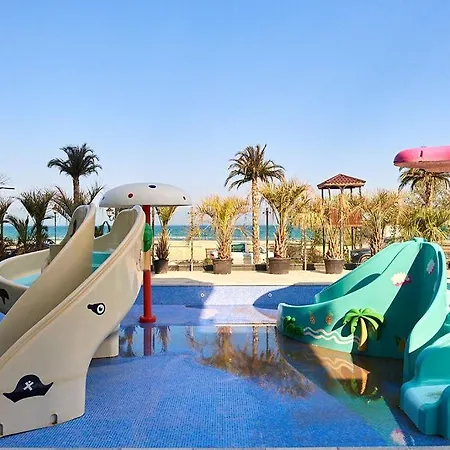 Golden Sunrise N Pools شقة