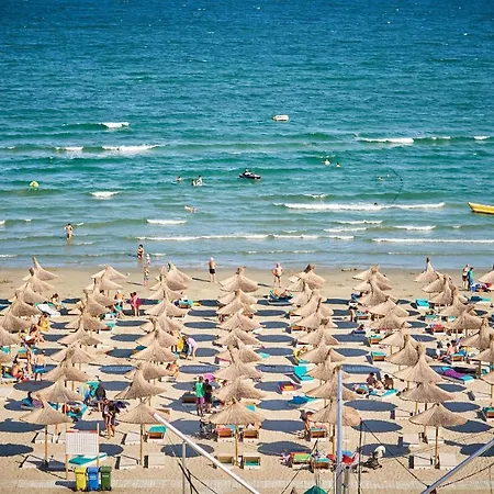 Golden Sunrise N Pools Apartmán *