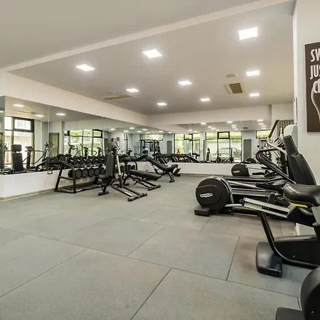 Golden Sunrise N Pools Năvodari