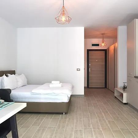 Golden Sunrise N Pools Apartmán Năvodari